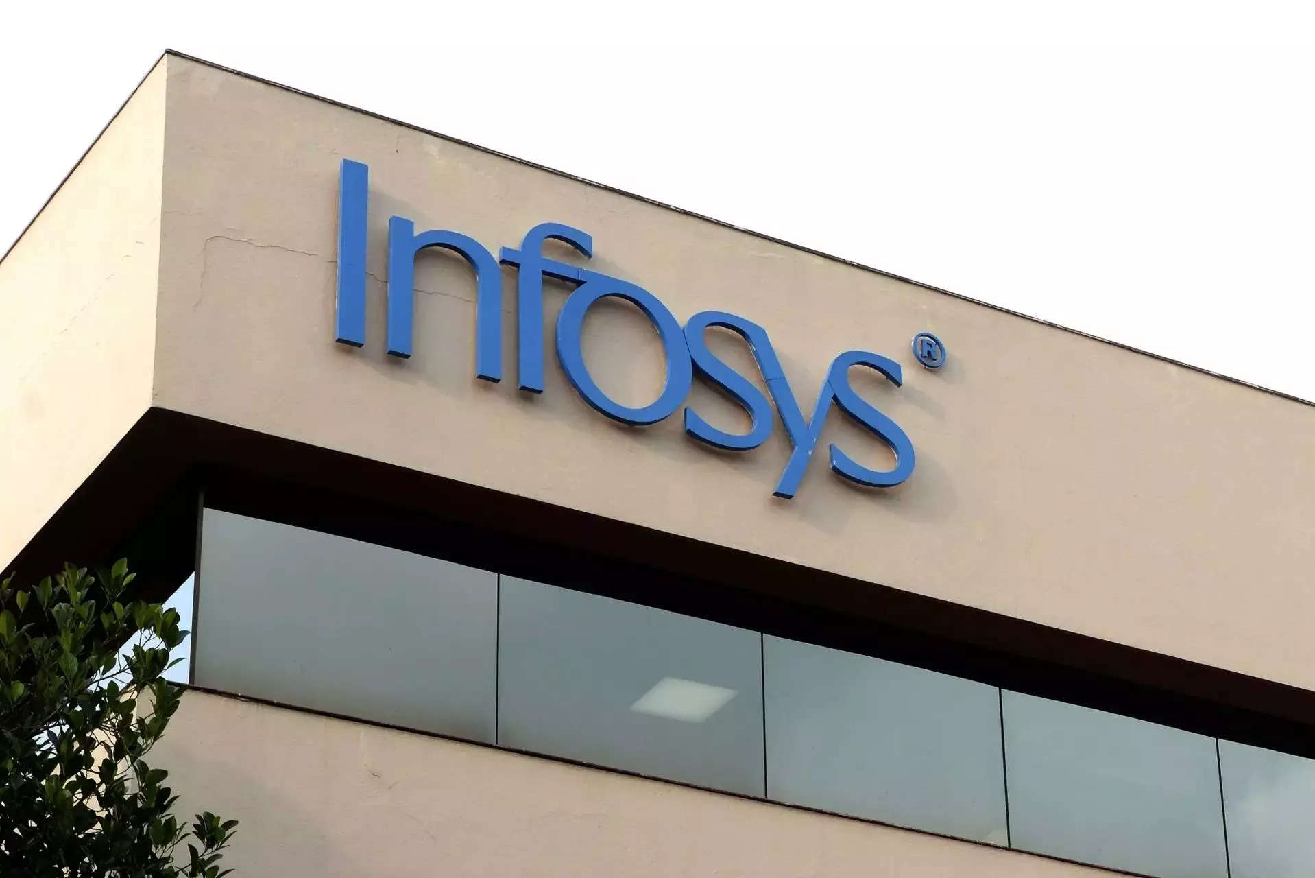 Infosys logs Rs 6,212 cr profit for Q2, declares interim dividend of Rs 18.